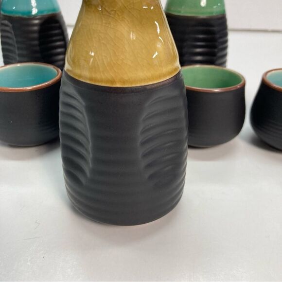 Sake Set 4 Tokkuris (Decanters) and 4 Ochokos (Cups) Multicolored Glazed Ceramic - Picture 5 of 10